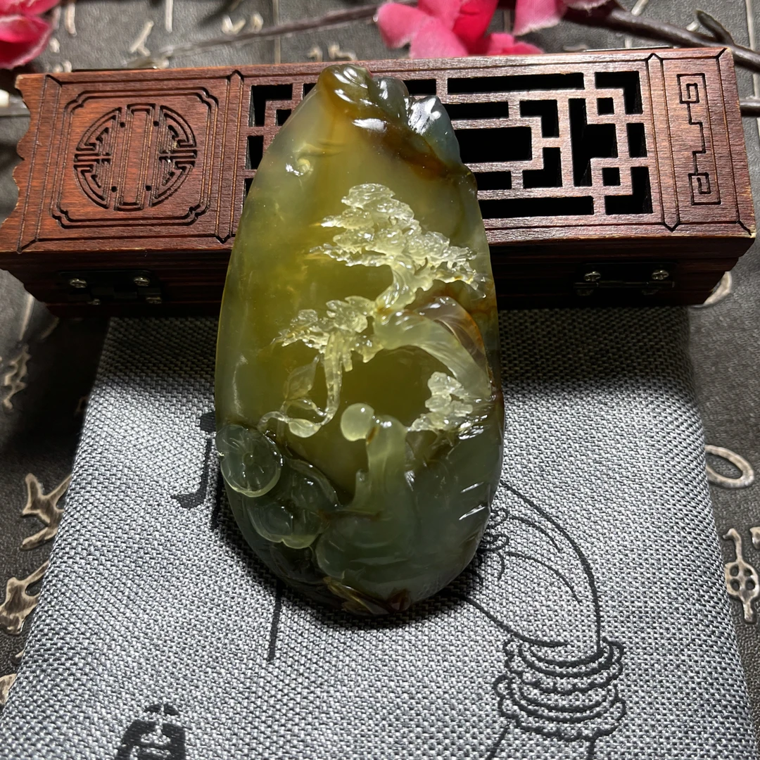 精美岫玉花玉悟到挂坠，颜色漂亮，意境优美