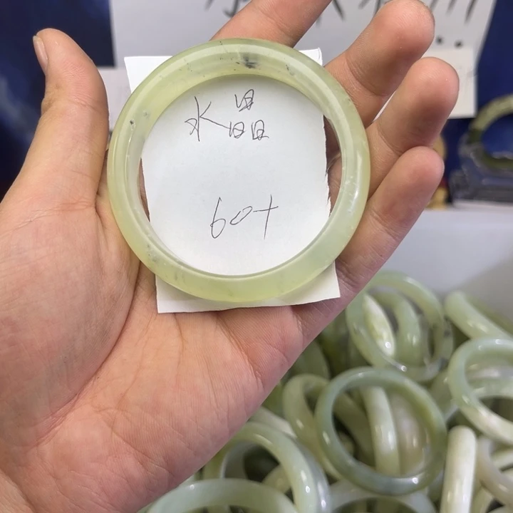 蛇纹石玉手镯未镶嵌水***子