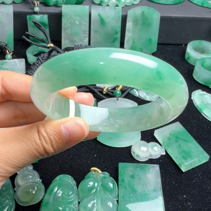 石英质玉未镶嵌手镯