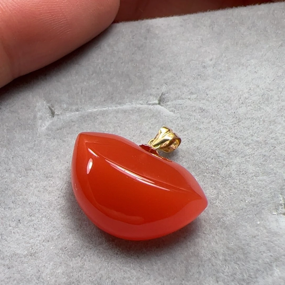 南红玛瑙吊坠18K金镶嵌