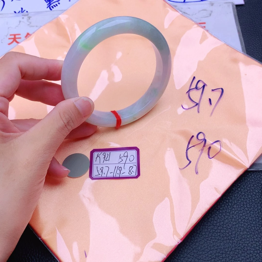 翡翠手镯未镶嵌我