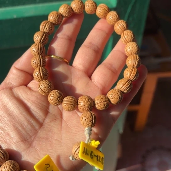 男***累木质野生桃核手串