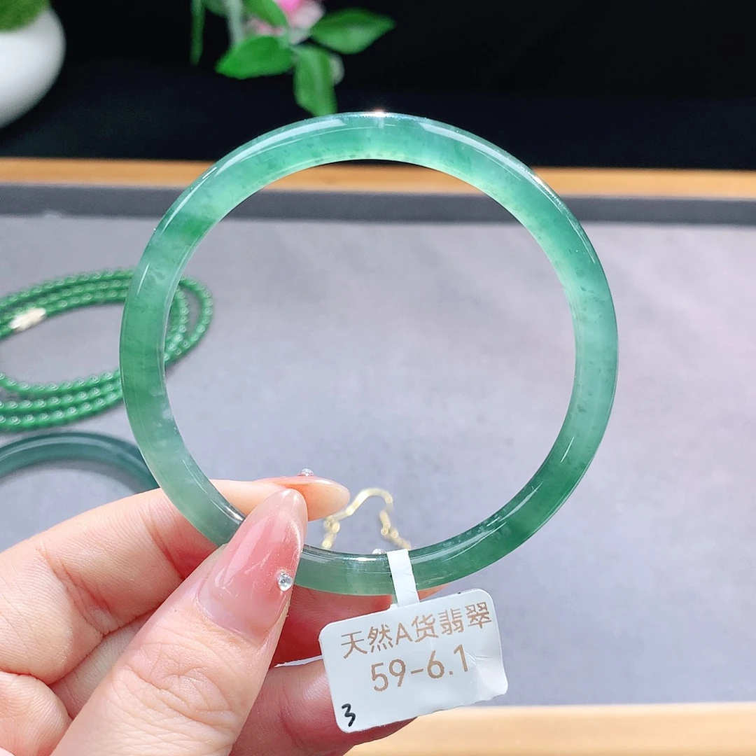未镶嵌手镯（圆镯）翡翠