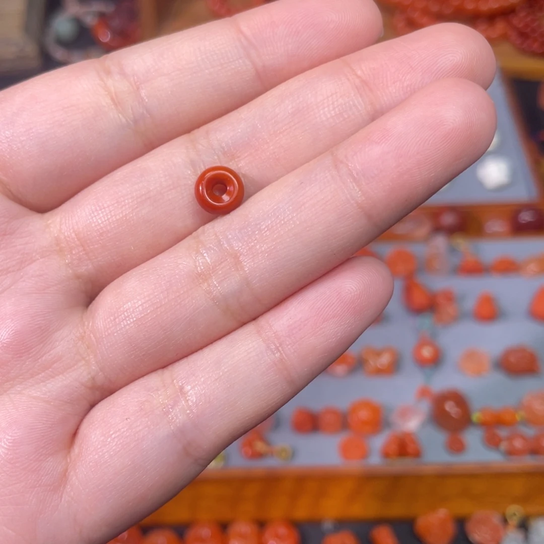 身***影南红玛瑙未镶嵌面包圈