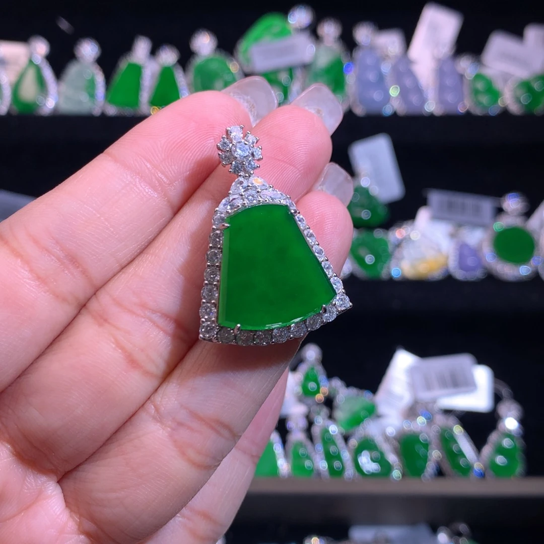 【闪购商品】颈饰银S925镶嵌翡翠