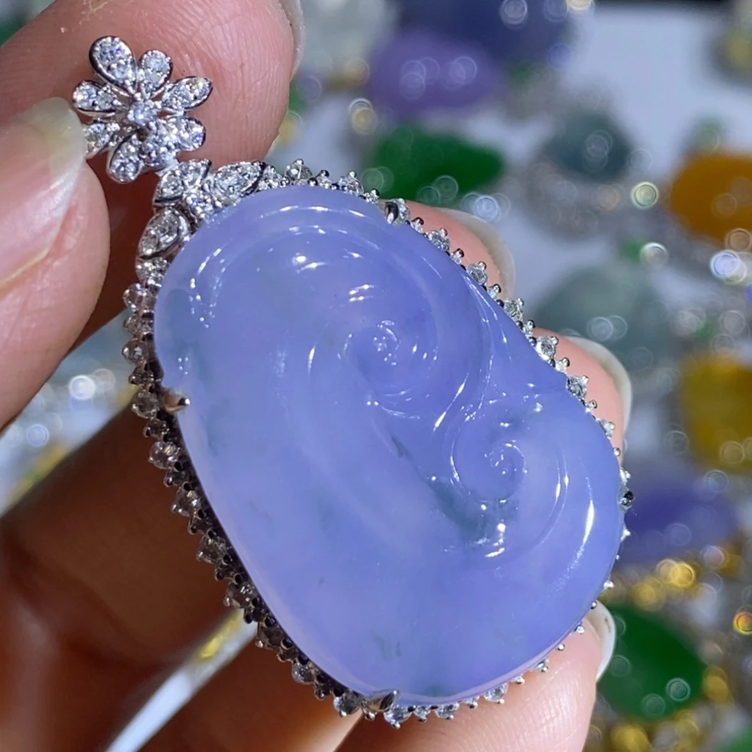 翡翠18K金镶嵌颈饰如意