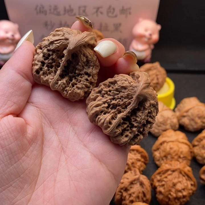 文玩核桃把件文玩核桃把件全品半壁座山雕