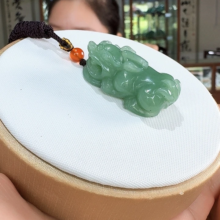颈饰未镶嵌密玉（石英质玉）