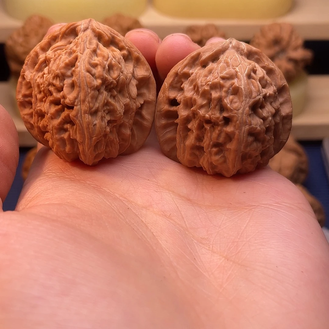 文玩核桃39尺三角白