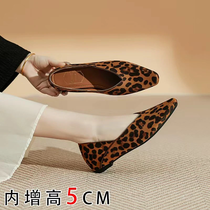 尖头豹纹内增高单鞋女秋冬绒面法式通勤两穿平底单鞋瓢鞋奶奶鞋