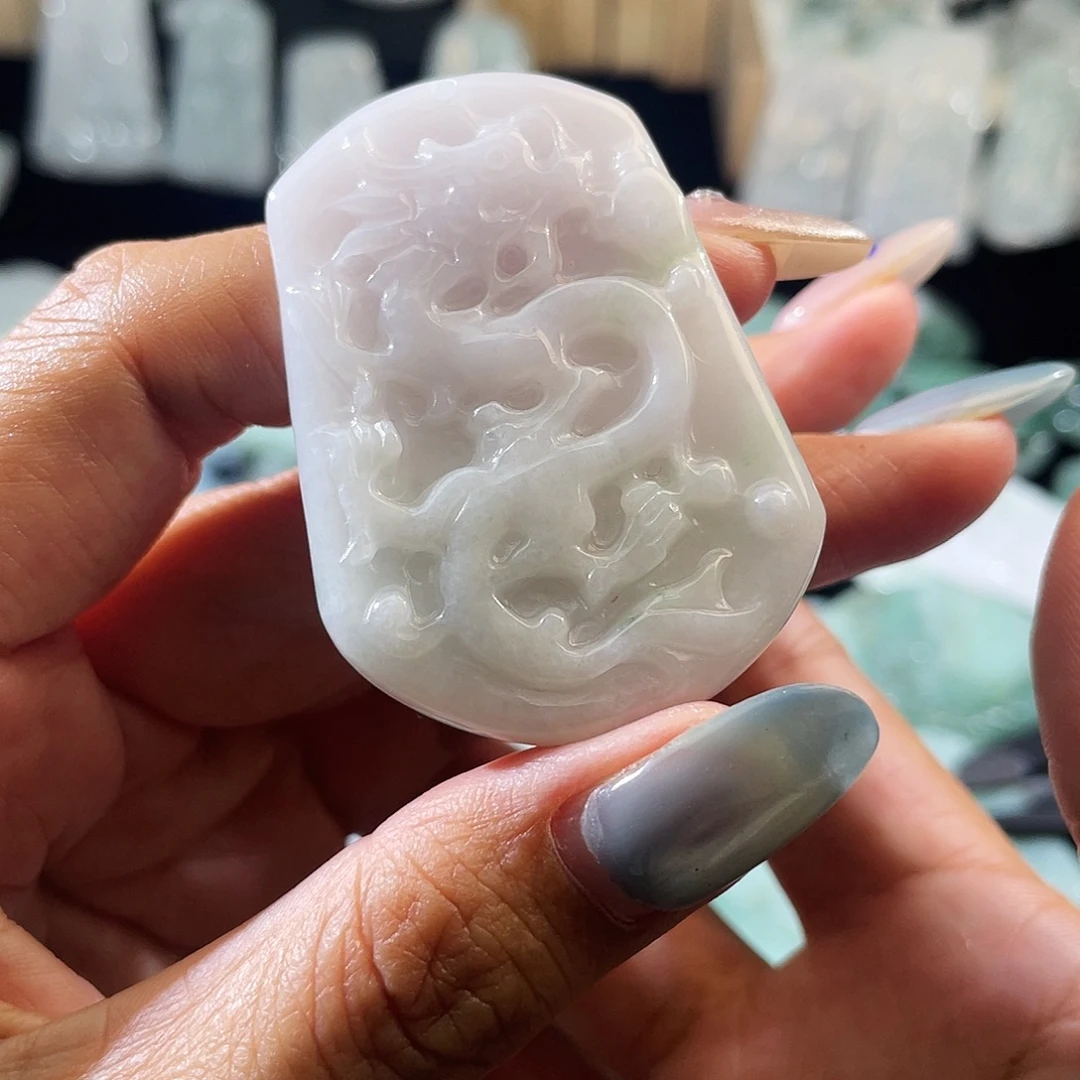 翡翠未镶嵌颈饰龙牌