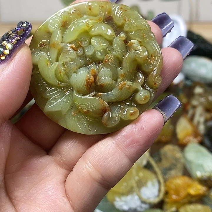 蛇纹石玉吊坠未镶嵌