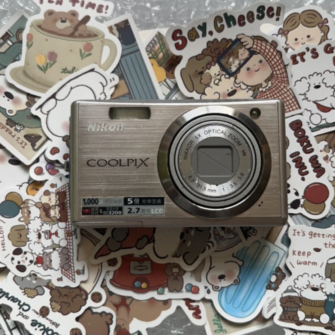 9新 Nikon/尼康 S560。1000万像素，屏老化不影响出片。