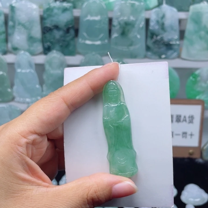 颈饰未镶嵌翡翠站观音