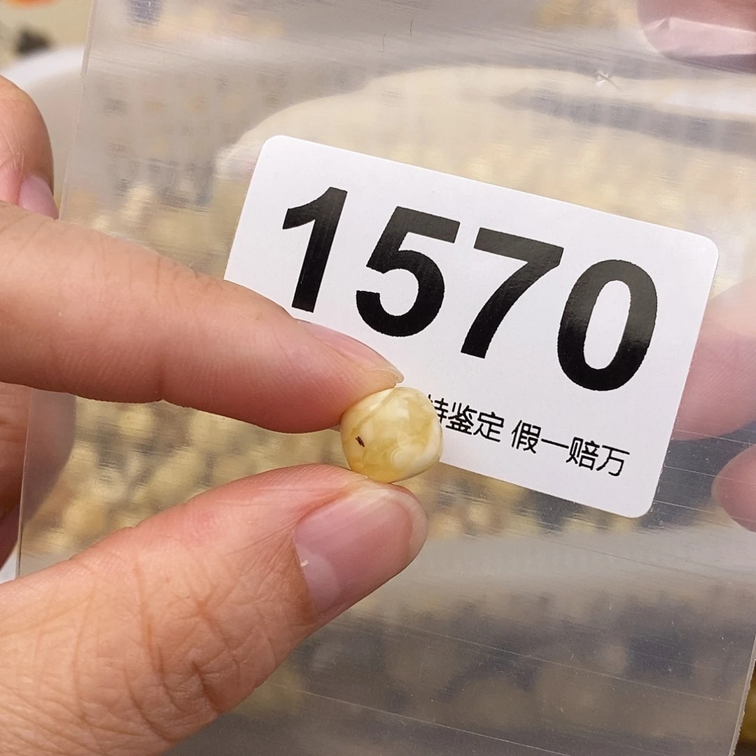 蜜蜡未镶嵌珠宝奇石10