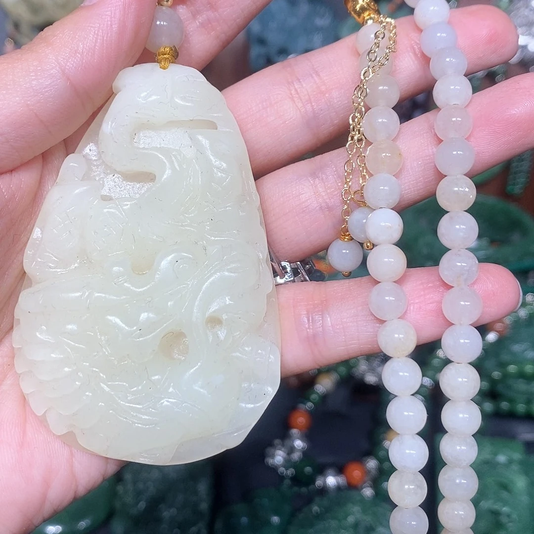 颈饰未镶嵌和田玉（糖玉）