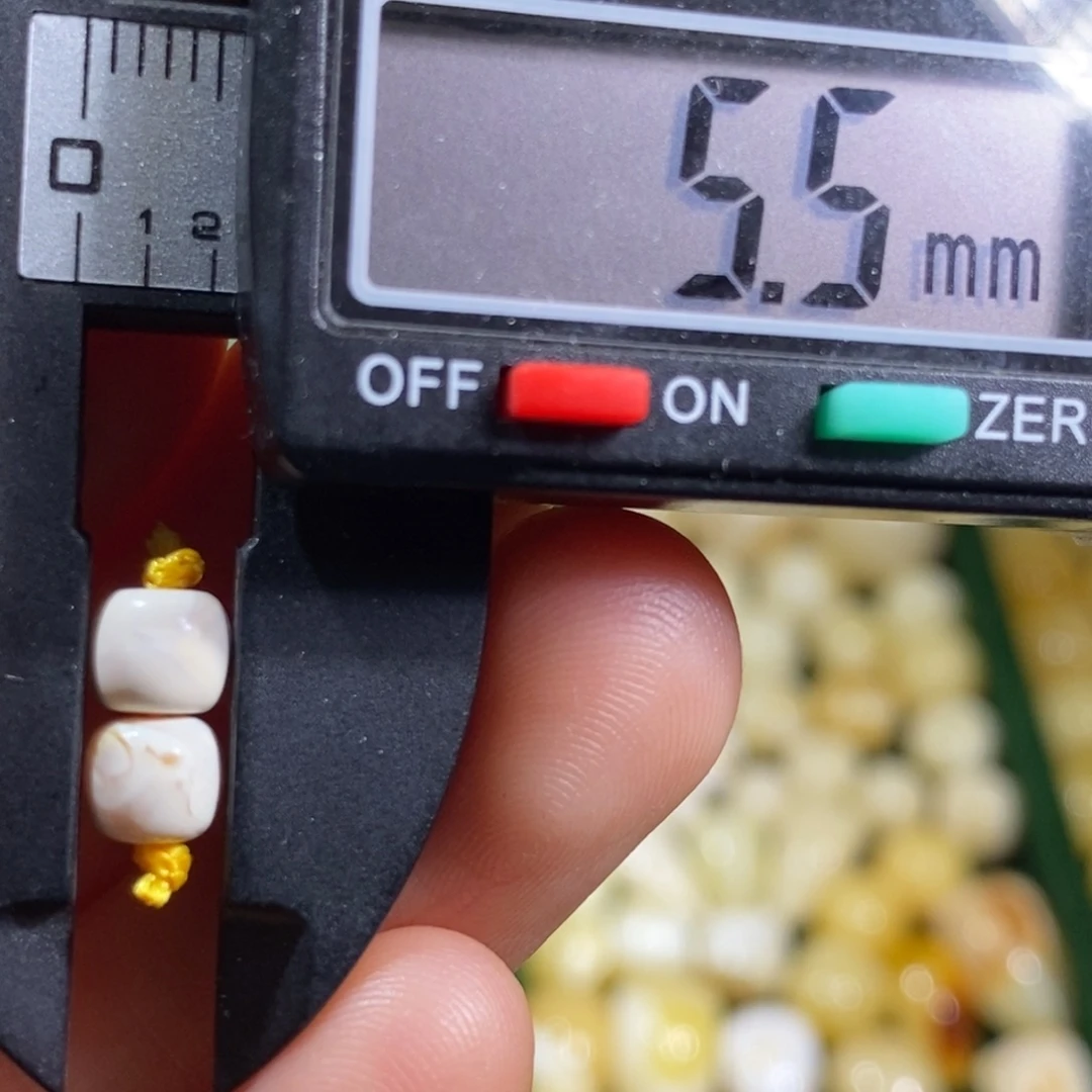 蜜蜡未镶嵌裸石配饰