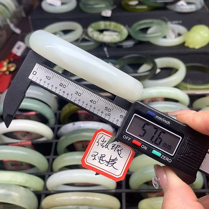 蛇纹石玉手镯未镶嵌607