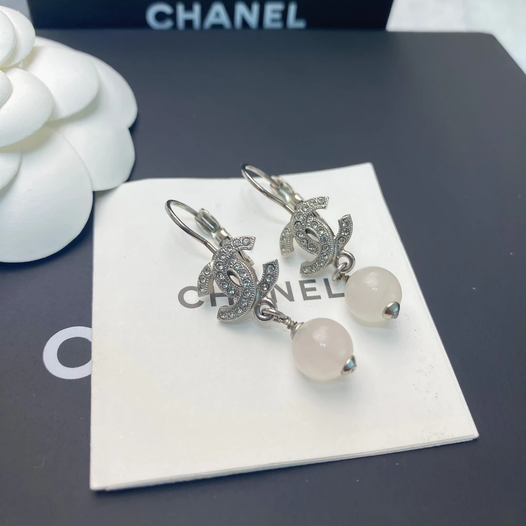 99新 Chanel/香奈儿 双C 镶钻  白琉璃 珍珠耳钩AY0380