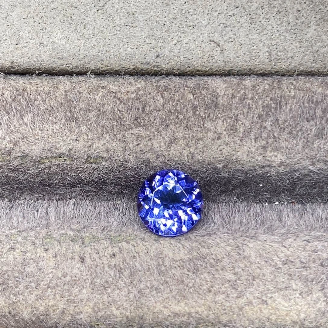 2.36克拉天然玻璃体满火彩坦桑石坦桑石未镶嵌