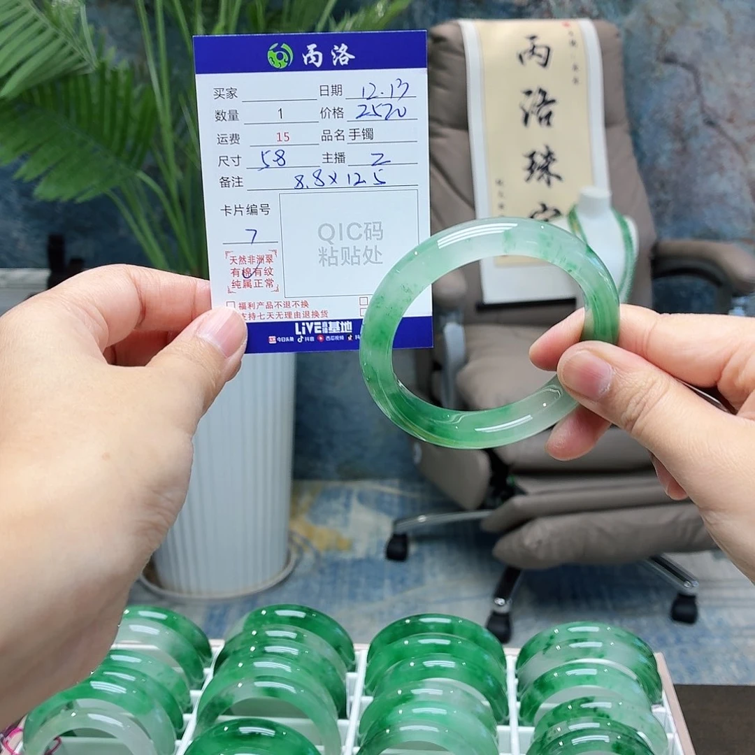 未镶嵌手镯石英质玉j****a
