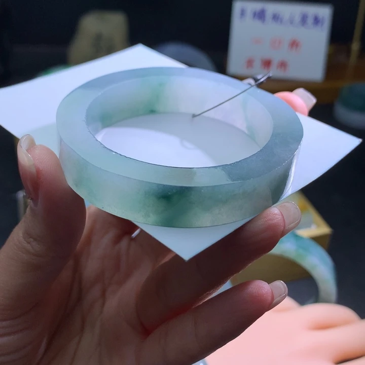 定制翡翠未镶嵌翡翠手镯