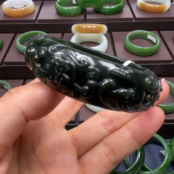 和田玉未镶嵌手镯