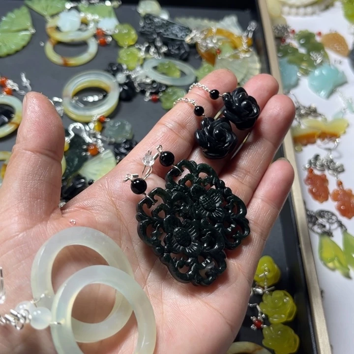 蛇纹石玉合金耳饰