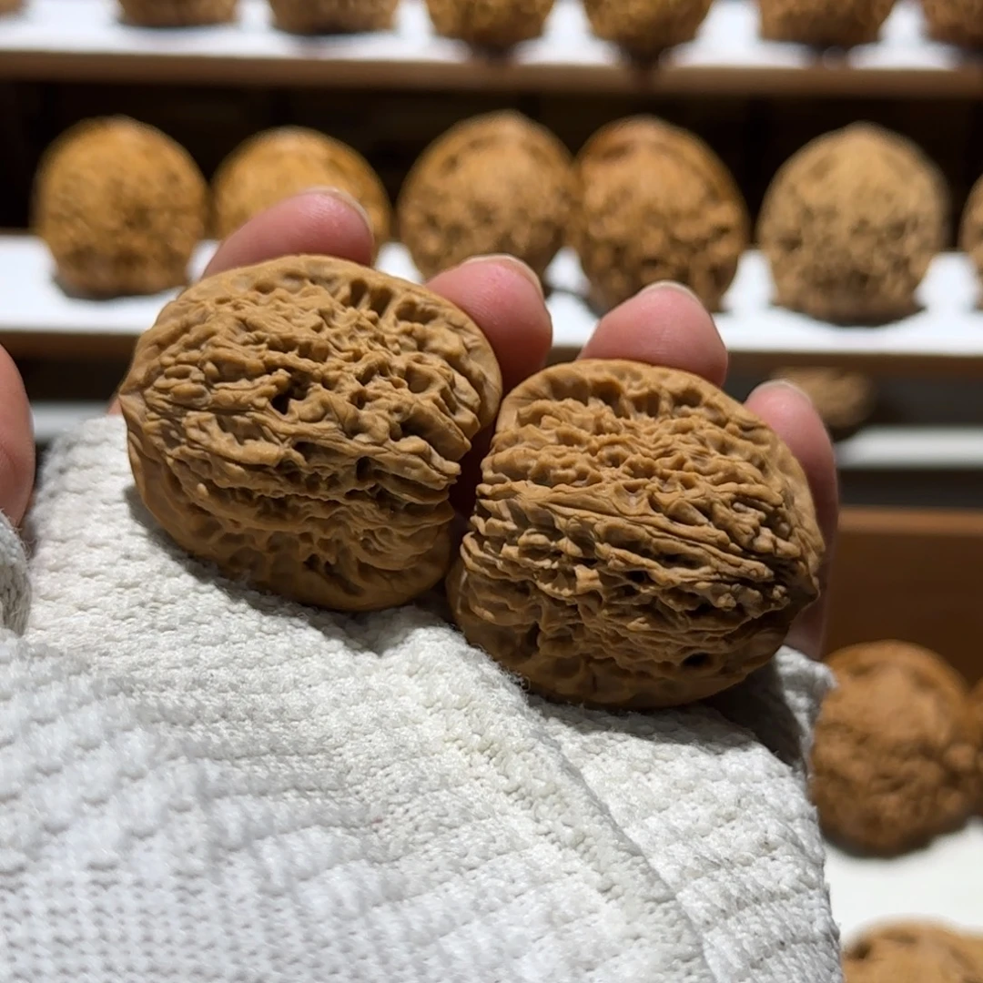 吊坠文玩核桃拉丝蚂蚁纹南疆石