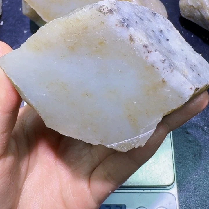 未镶嵌和田玉（糖玉）珠宝半成品