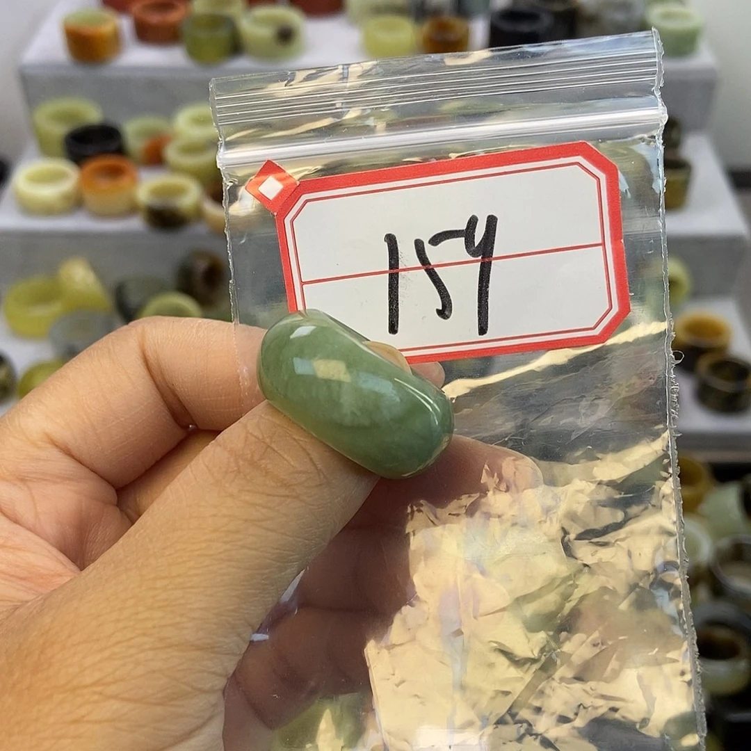 冷***吗蛇纹石玉未镶嵌戒指