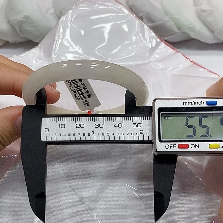 翡翠手镯未镶嵌33