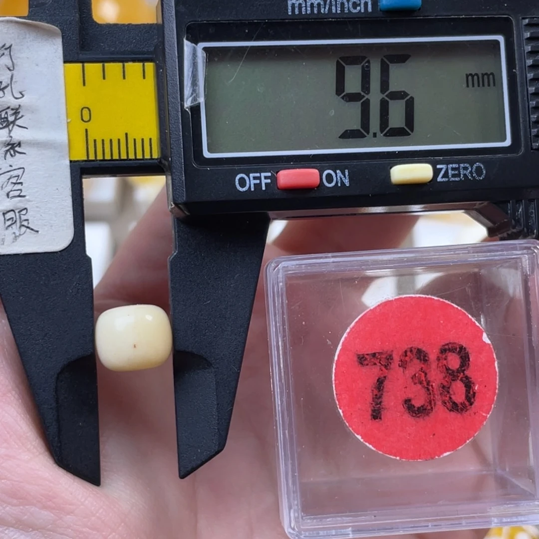 蜜蜡未镶嵌珠宝奇石