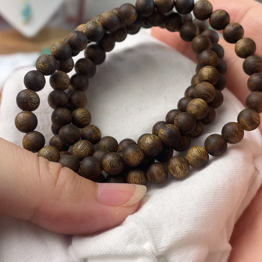 东***盗南红玛瑙配饰未镶嵌