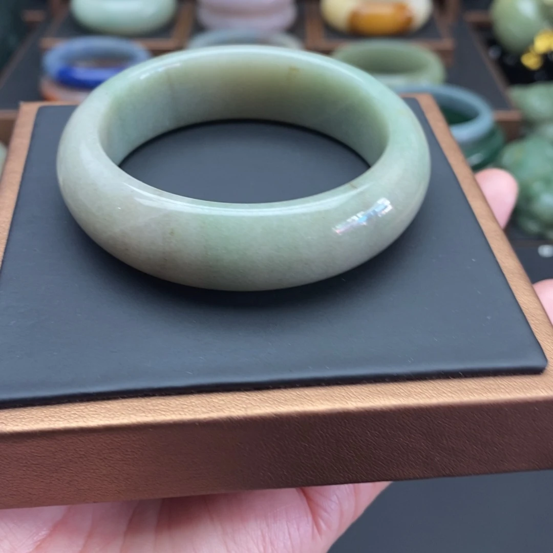 石英质玉手镯微瑕54口径未镶嵌