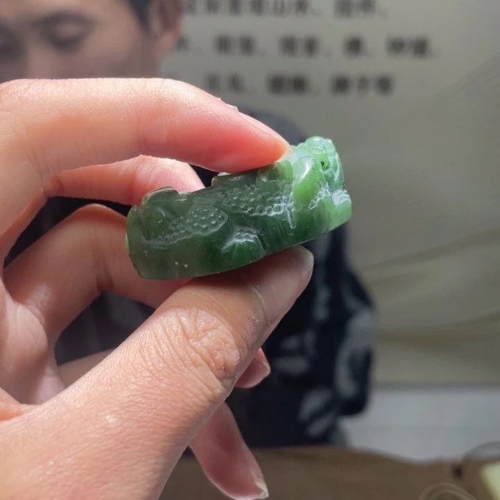 和田玉未镶嵌把件