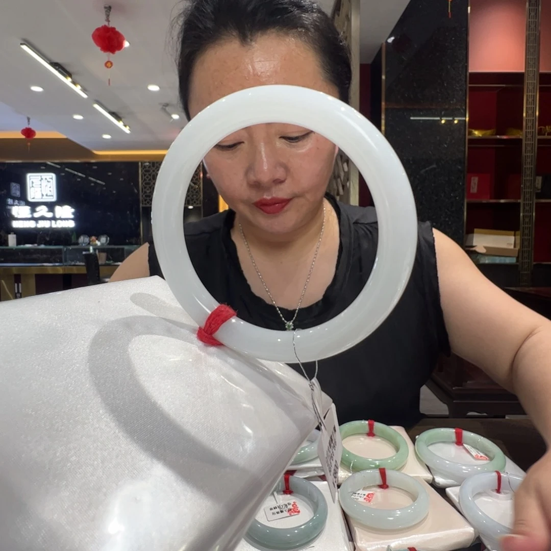 翡翠手镯未镶嵌白月光