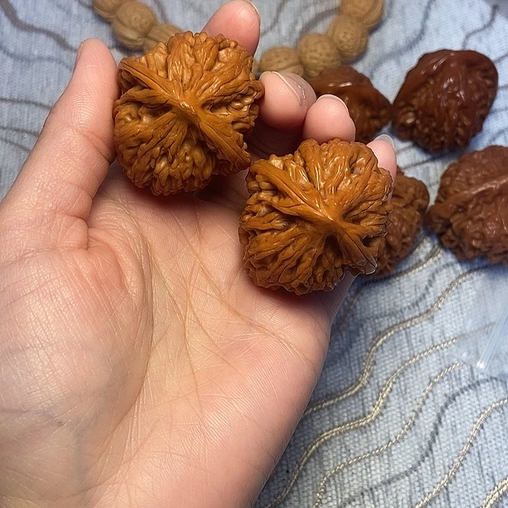 文玩核桃吊坠38纹山