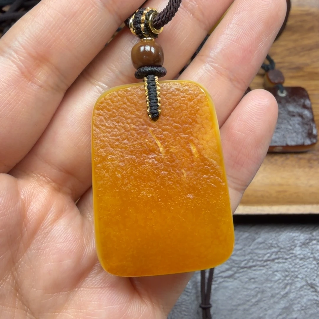 琥珀未镶嵌吊坠(赠链)