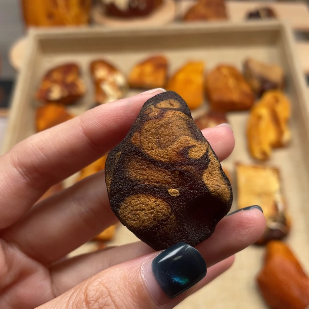 琥珀未镶嵌珠宝奇石