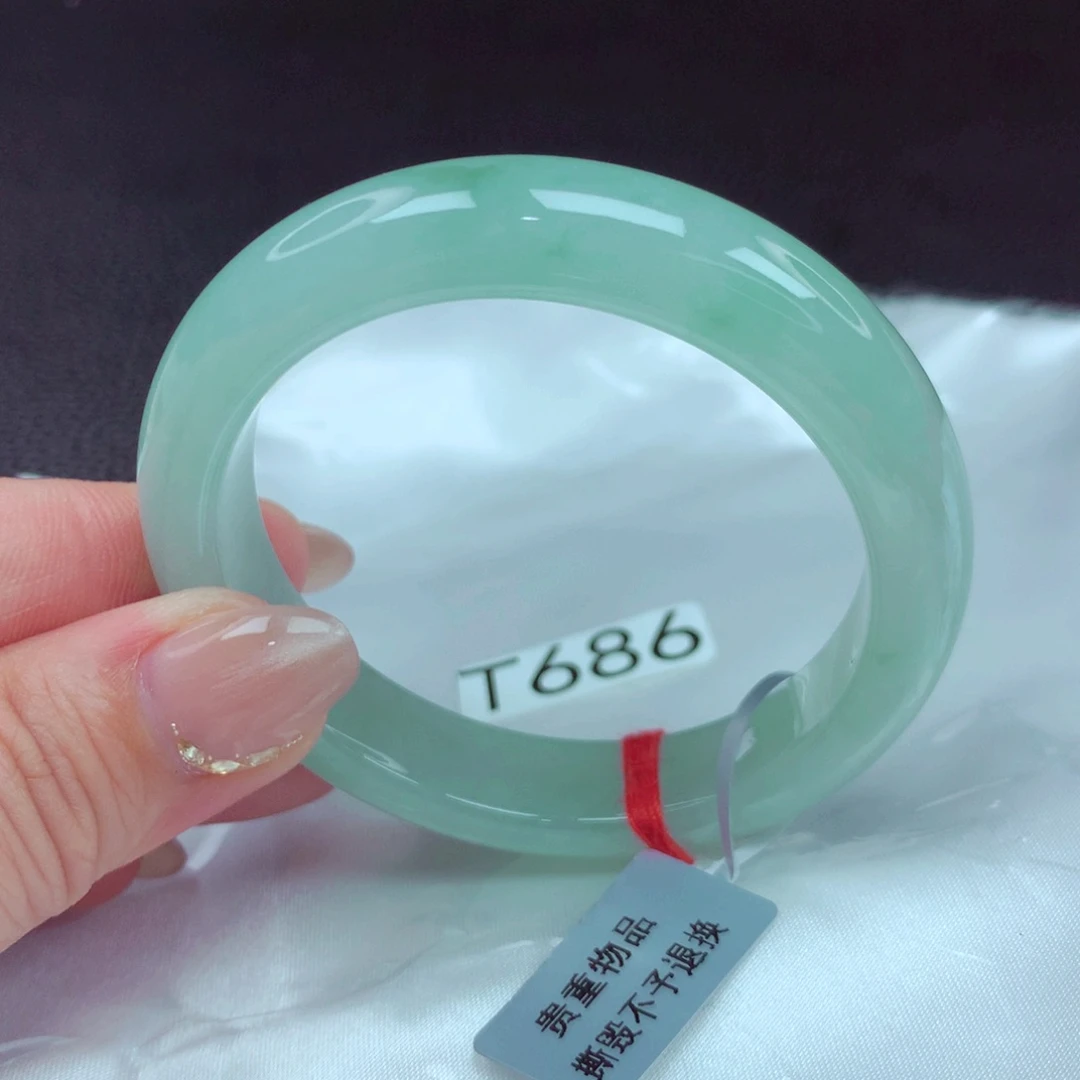 翡翠手镯未镶嵌手镯88