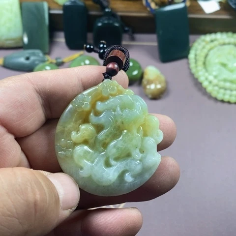 合金蛇纹石玉颈饰