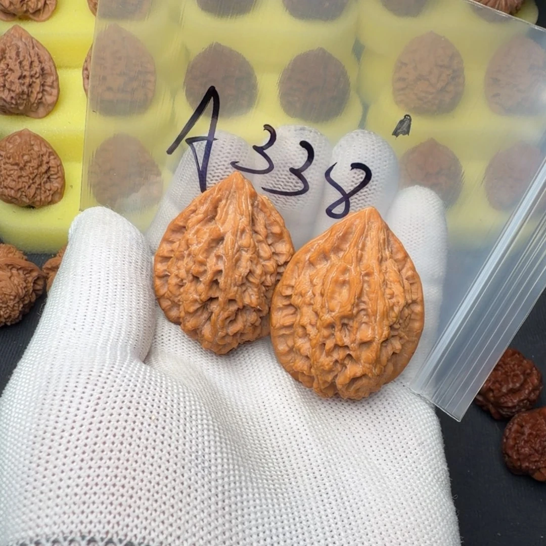 文玩核桃吊坠十三鸡心全品36