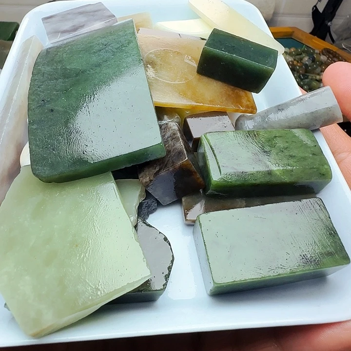 R***e和田玉（糖玉）未镶嵌珠宝半成品