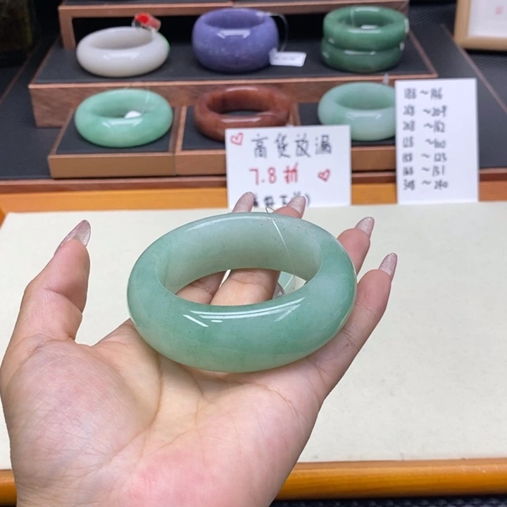 珠***珠石英质玉未镶嵌手镯