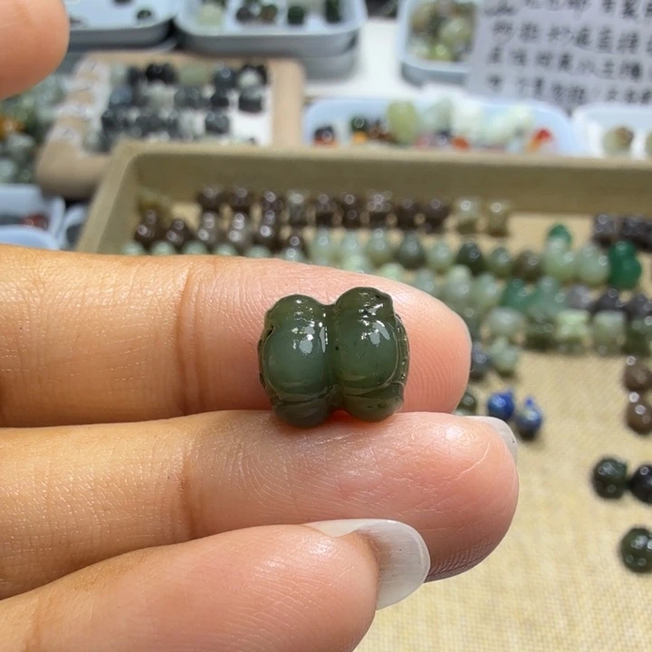 ****烤和田玉未镶嵌珠宝奇石