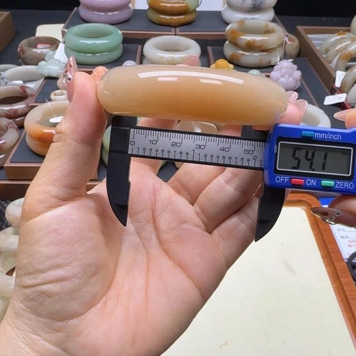 石英岩玉未镶嵌手镯