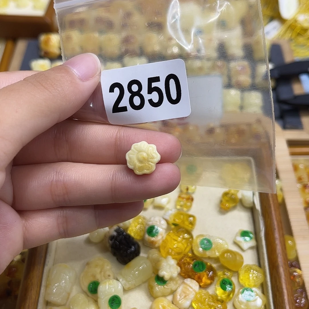 琥珀未镶嵌珠宝奇石