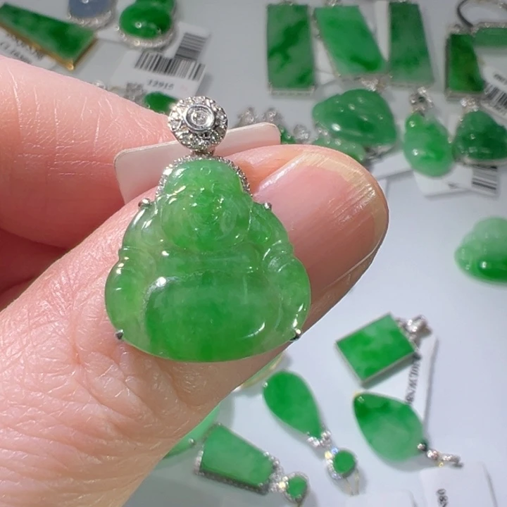 颈饰18K金镶嵌翡翠