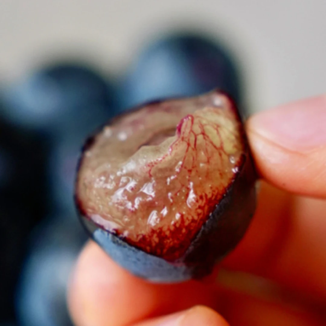 枫香月葡萄9.9元一斤，链接是整串价格新疆维吾尔自治区